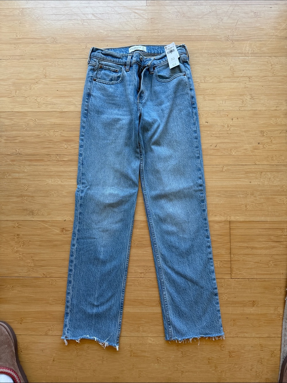 NWT 90a straight mid rise light wash jeans 26 regular